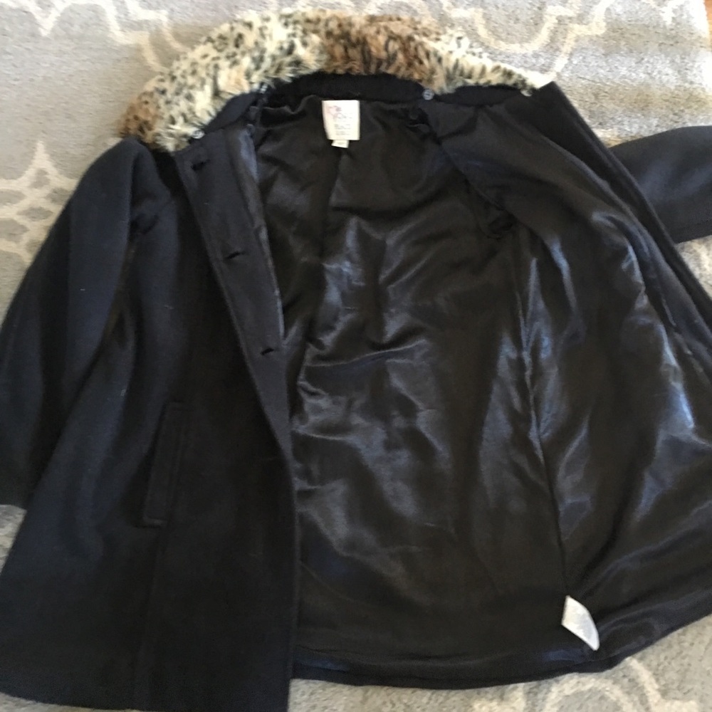 Swing coat with removable faux fur collar. - Picture 3 of 5